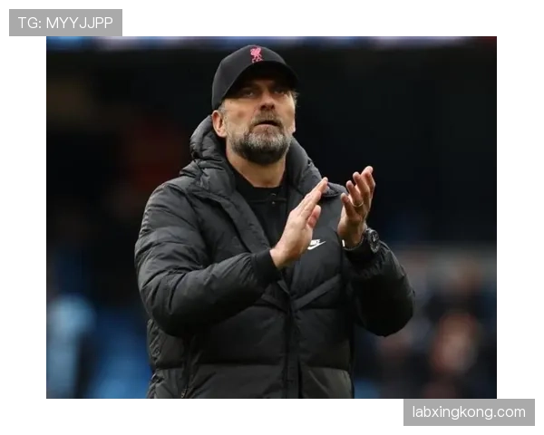 努涅斯红牌争议：判罚依据与比赛走势影响解析