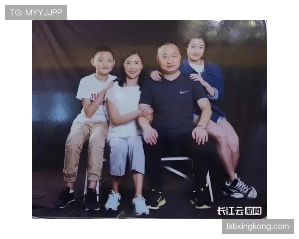 昌雅妮这阵子像明星版邻家阿姨，豪宅氛围和菜市场买菜同框，我笑到停不下来